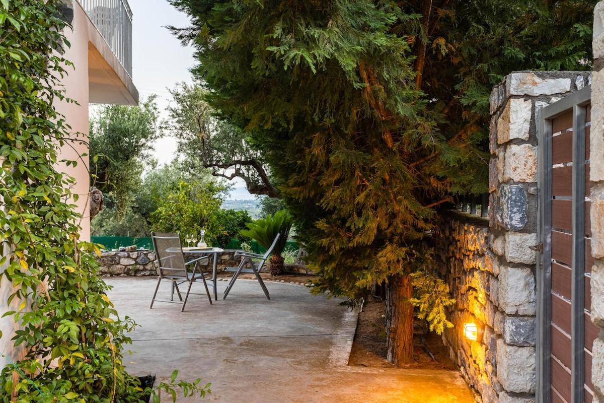 The Secret Garden At Villa Georgia كالاماتا المظهر الخارجي الصورة